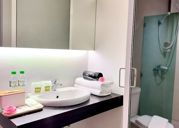Nantra De Comfort Hotel 3*