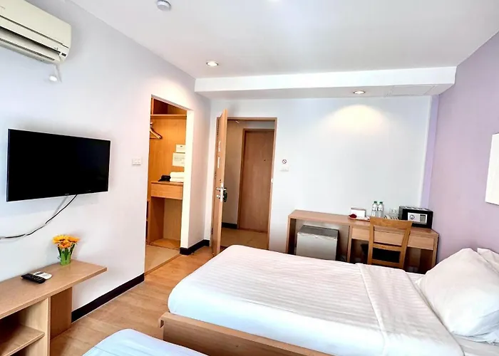 Nantra De Comfort Hotel 3*