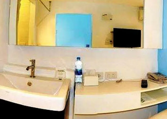 Hotel Nantra De Comfort 3*