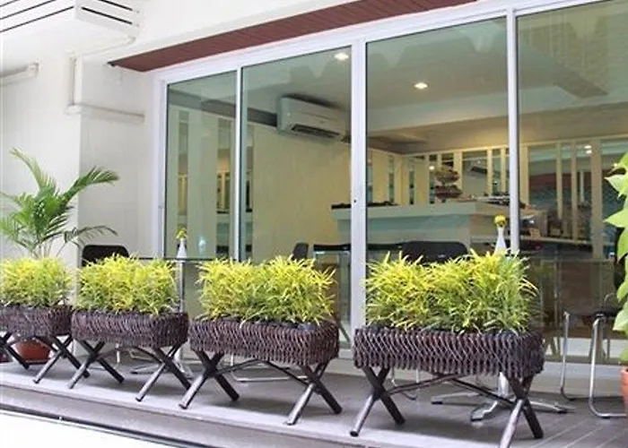 Nantra De Comfort Hotel 3*